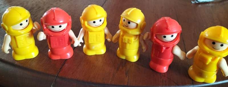 Unknown vintage toy figures (X6)