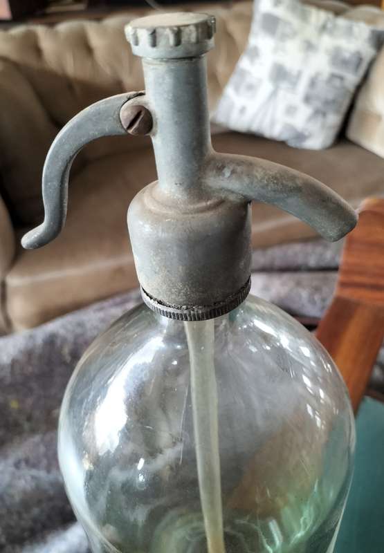 Vintage Soda Syphon Siphon - no markings - greenish tint