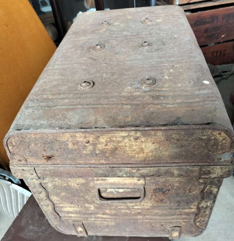 Vintage rusty trunk - for the restorer