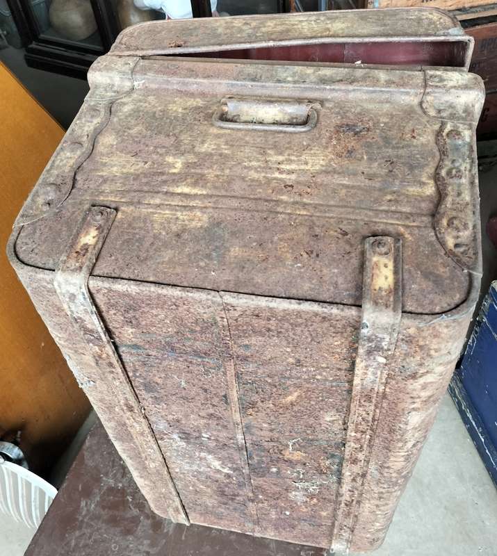Vintage rusty trunk - for the restorer