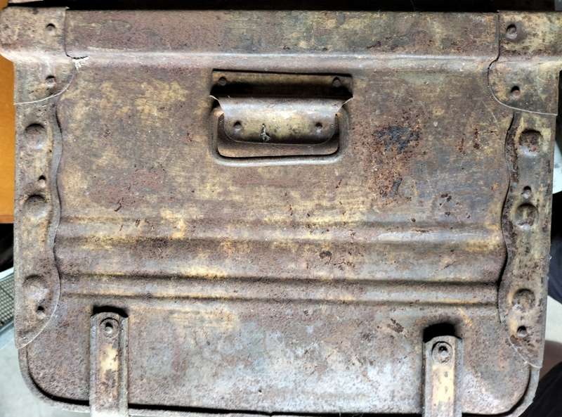 Vintage rusty trunk - for the restorer