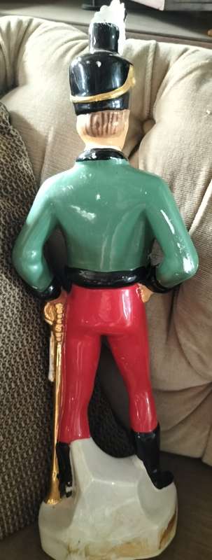 Vintage Irish Mist decanter / figurine