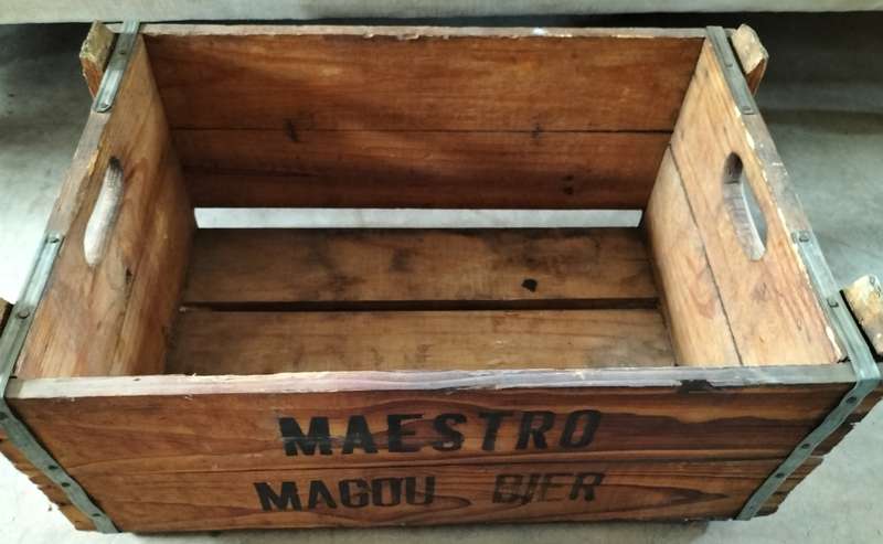 Vintage wooden beer crate (Maestro - Magou)