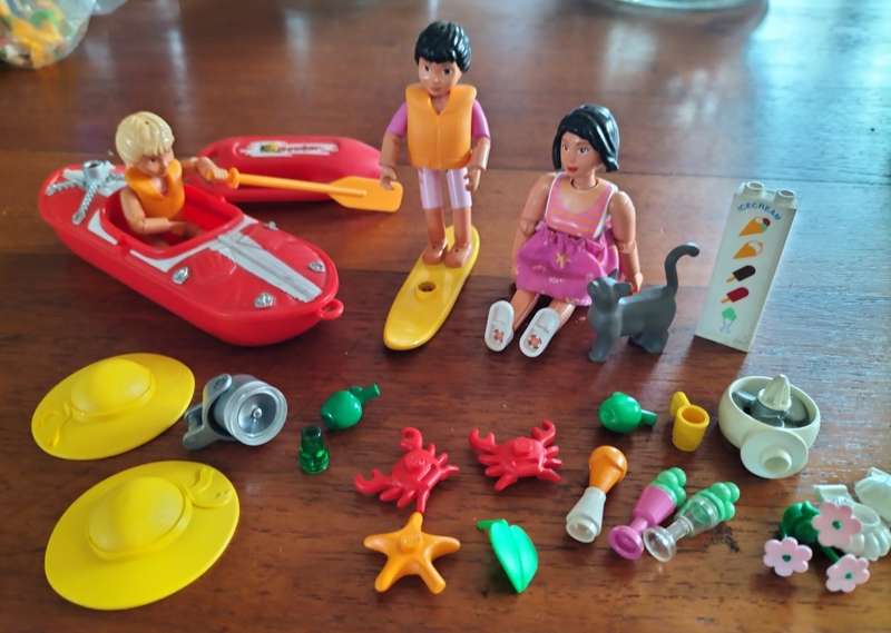 Contemporary Lego pieces - mainly a beach scene