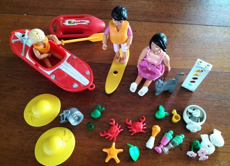 Contemporary Lego pieces - mainly a beach scene