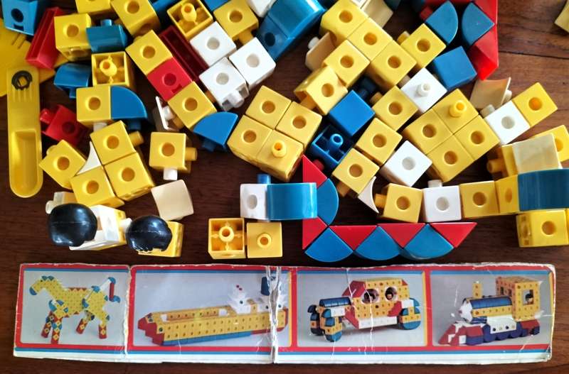 Vintage plastic building blocks - does not seem to be full set