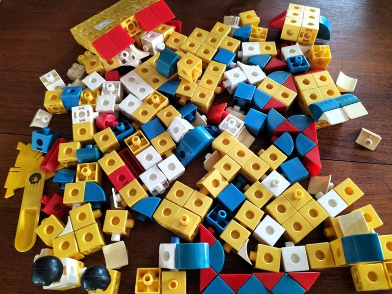 Vintage plastic building blocks - does not seem to be full set