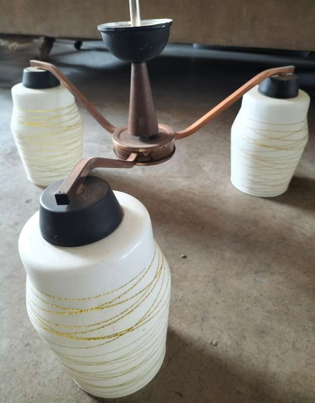 Vintage light fitting with 3 shades
