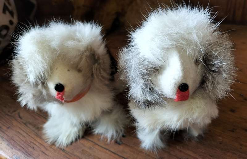 Antique wind-up toy dogs (x2)