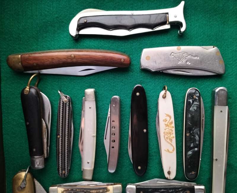 Collection of 21 vintage pocket knives