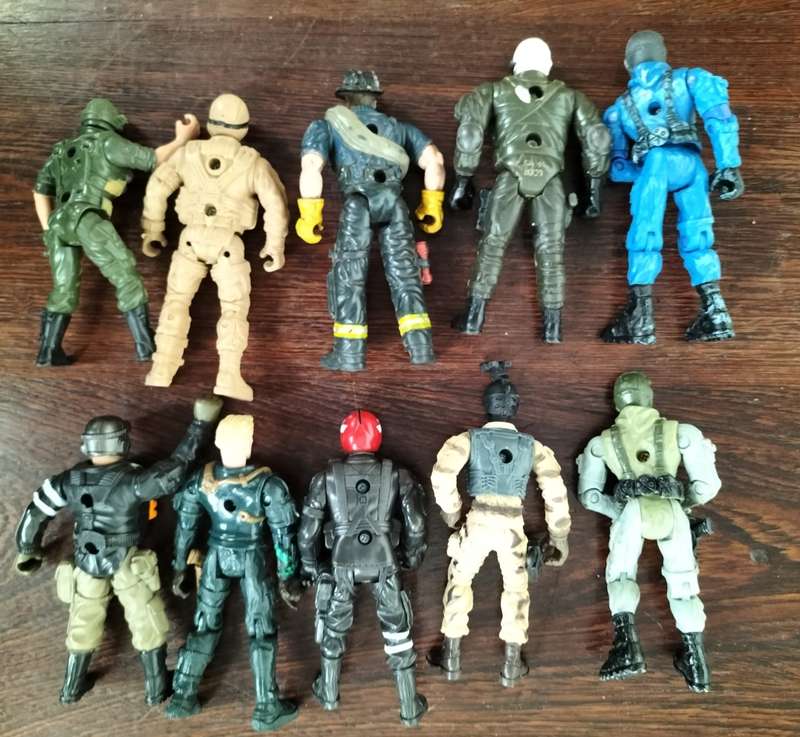 Vintage plastic toy soldiers (x 10)