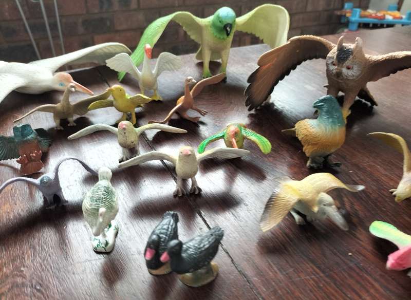 Vintage collection of plastic birds (x20))