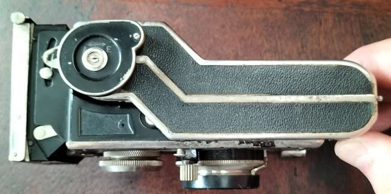 Vintage German made twin lens reflex camera (Welta Perfekta - 1930s). With issue