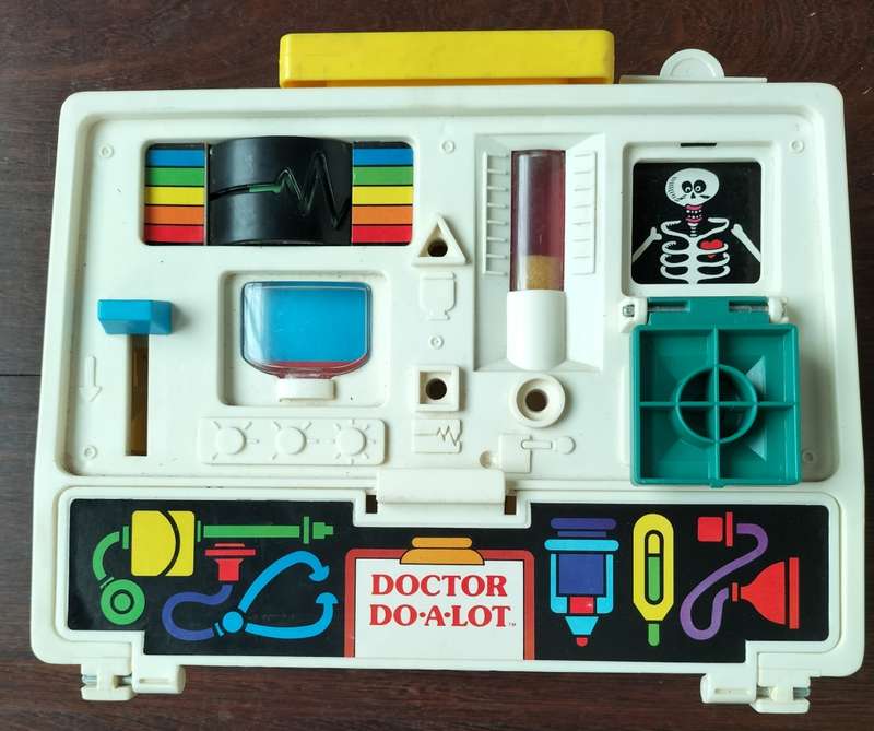 Vintage Tomy toy - Doctor do a lot - Medical case