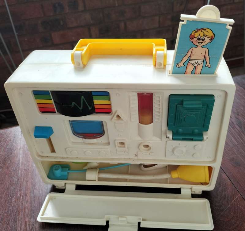 Vintage Tomy toy - Doctor do a lot - Medical case