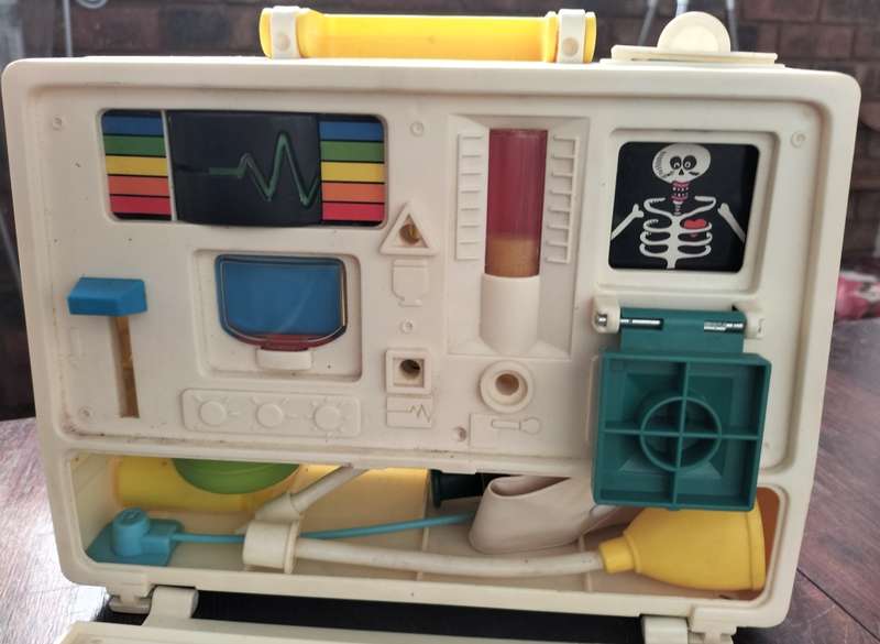 Vintage Tomy toy - Doctor do a lot - Medical case