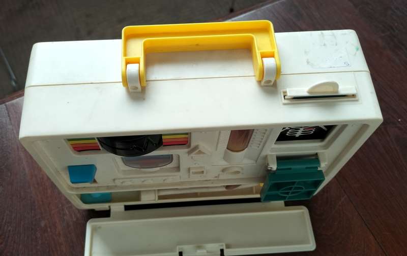 Vintage Tomy toy - Doctor do a lot - Medical case