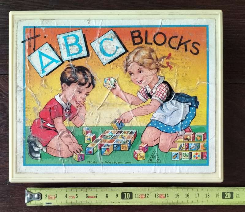 Vintage numbering/puzzle blocks (in original plastic case)