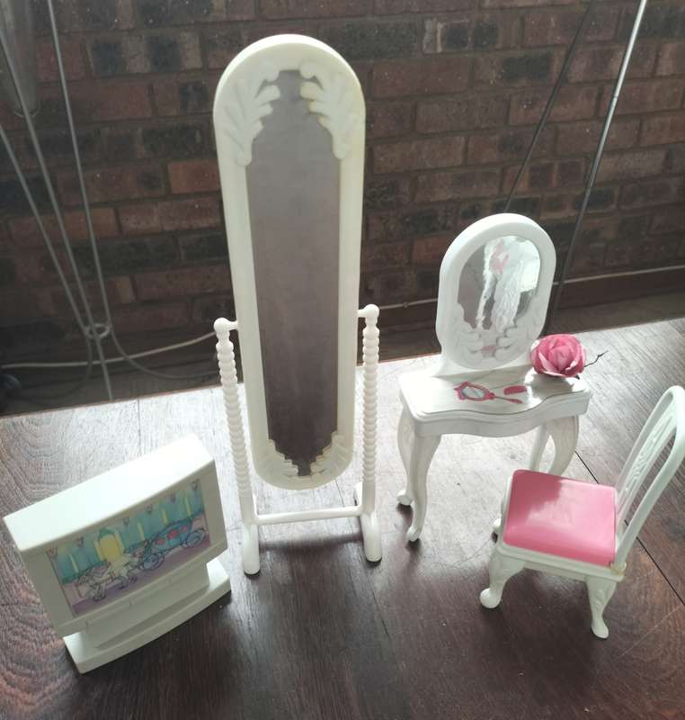 Vintage toy house furniture (13 pieces)