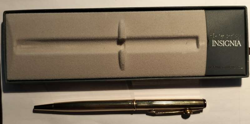 Gold plated Parker pen - Issued to FNB staff 1994