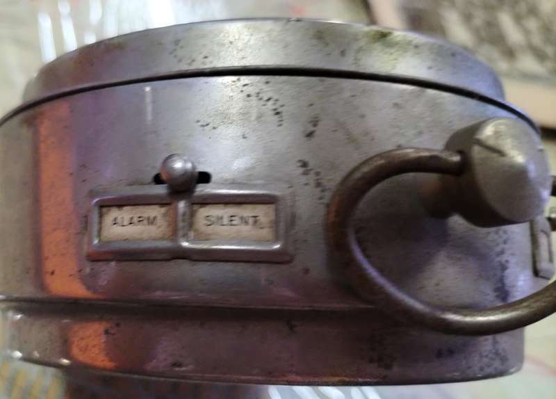 Vintage bed-side Tam Tam clock