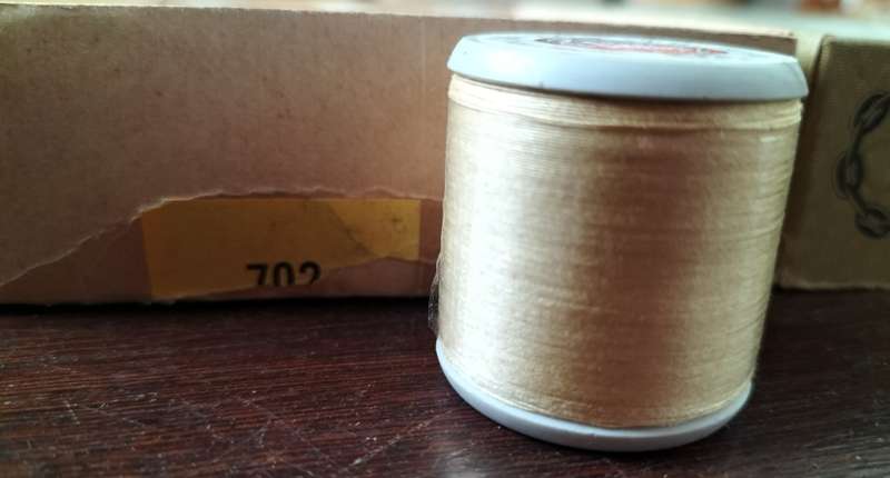 Vintage boxed Cotton thread / Coats Super Sheen (Golden x 10)