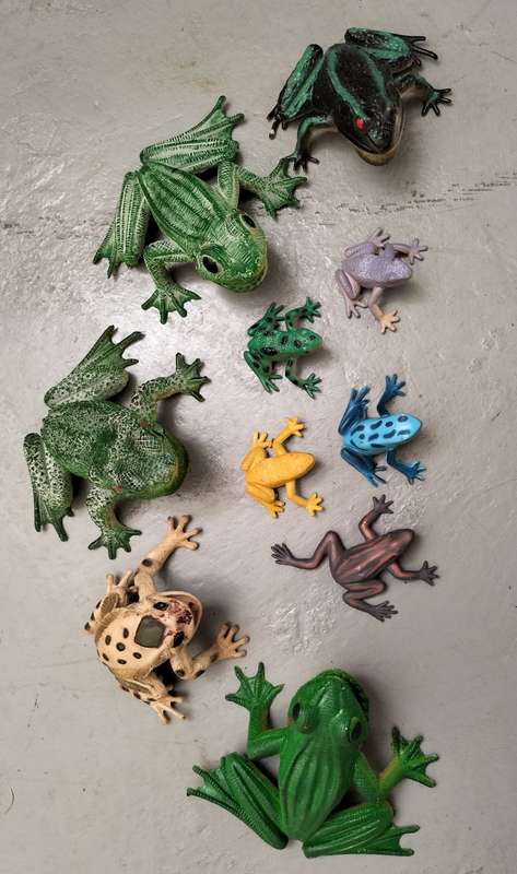 Vintage collection of plastic frogs (X10)