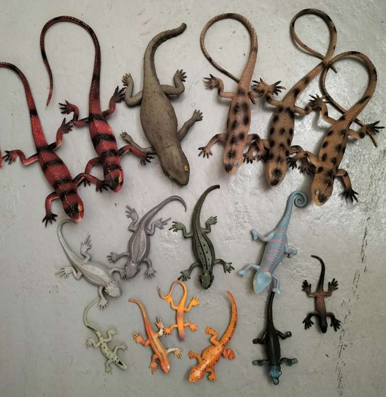 Vintage collection of plastic lizards (x16)