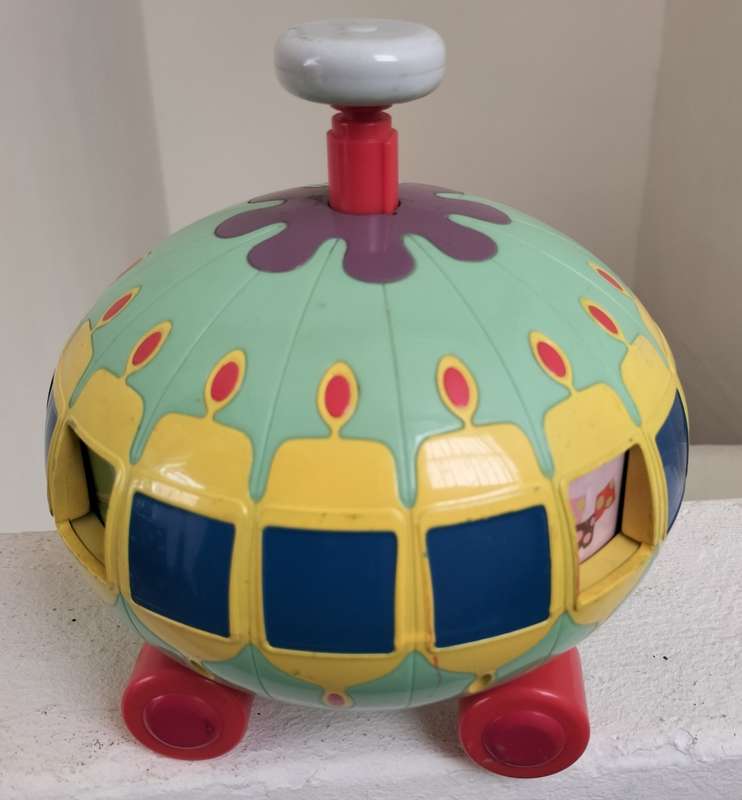Vintage tin toy - Hasbro - Spinner on wheels