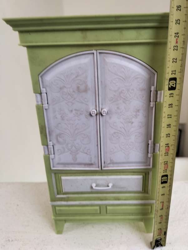 Plastic Barbie furniture piece