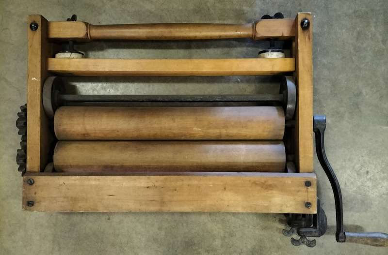 Antique mangle / wringer (heavy wooden framed)