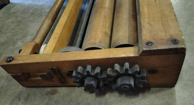 Antique mangle / wringer (heavy wooden framed)