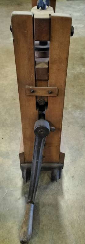 Antique mangle / wringer (heavy wooden framed)