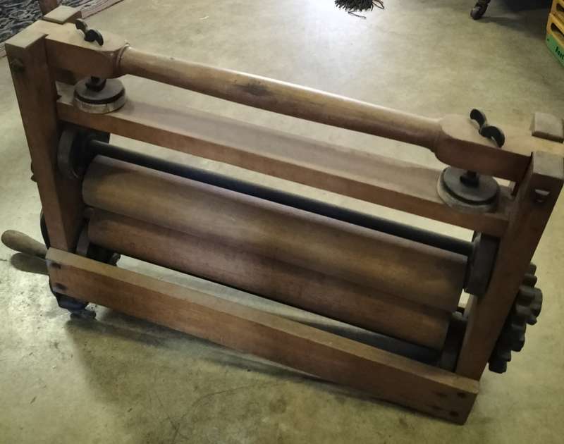 Antique mangle / wringer (heavy wooden framed)