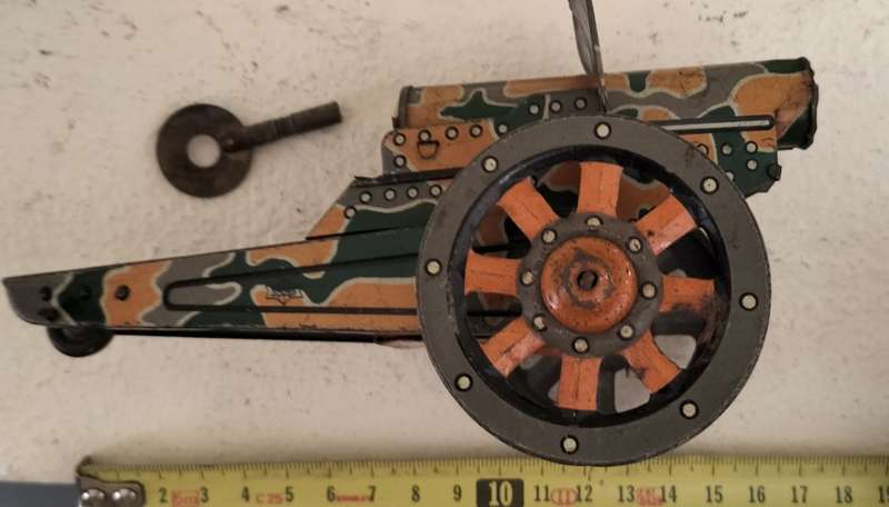 Vintage Tin Toy - Canon (with winding mechanism)