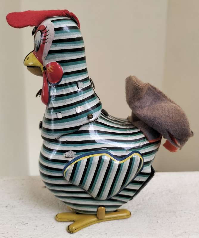 Vintage Japanese Tin Toy - Hen - battery operated