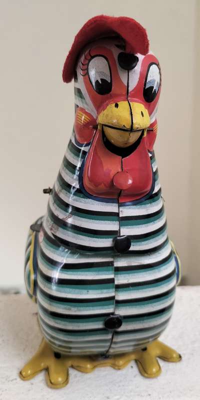 Vintage Japanese Tin Toy - Hen - battery operated