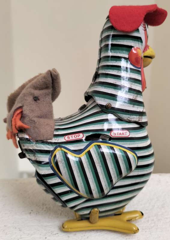 Vintage Japanese Tin Toy - Hen - battery operated