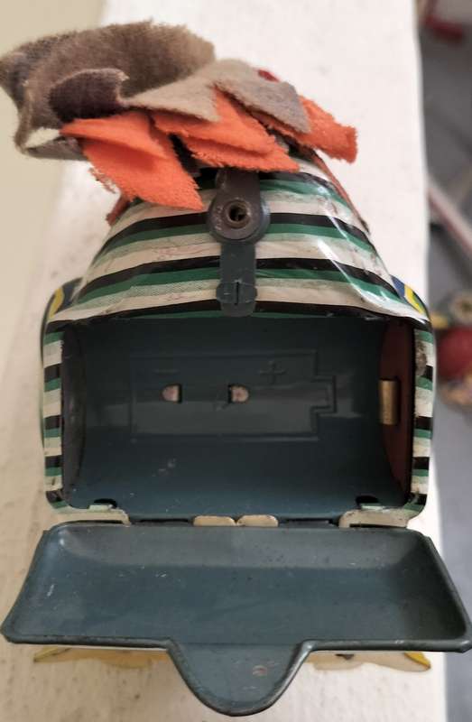 Vintage Japanese Tin Toy - Hen - battery operated