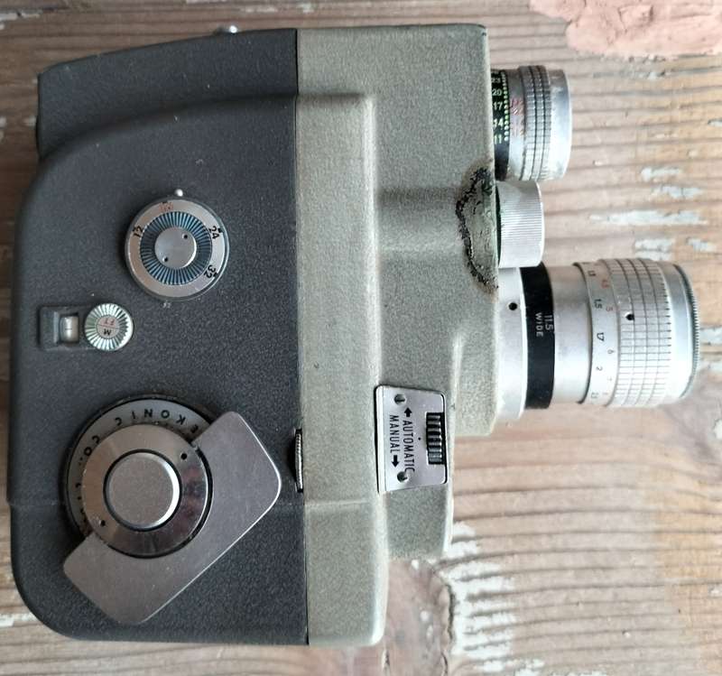 Vintage 8mm movie camera - Sekonic (In original case)