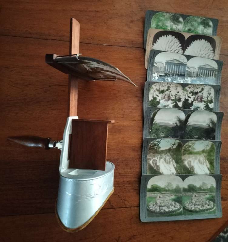 Antique handheld stereo viewer (8 stereoviews included)