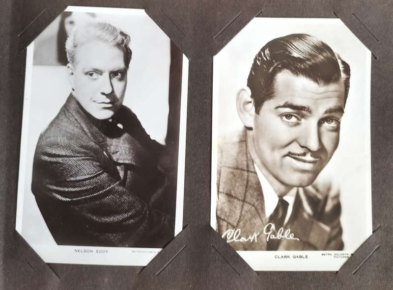 Vintage `Screen Star` post card album with 19 images