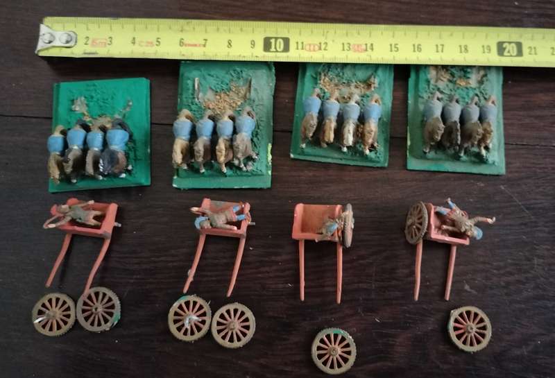 Vintage miniature led war game set (135 pieces)