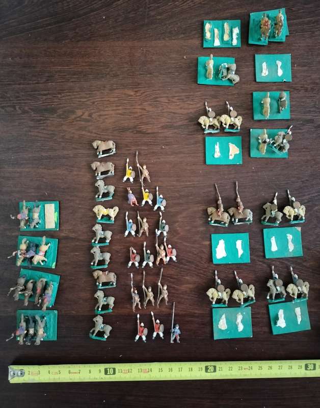 Vintage miniature led war game set (135 pieces)