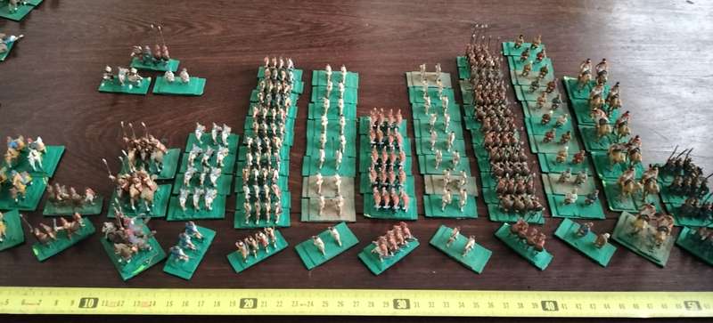 Vintage miniature led war game set (135 pieces)