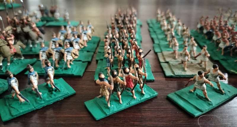 Vintage miniature led war game set (135 pieces)