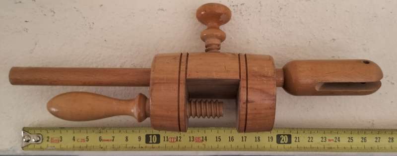Vintage sewing gadget of some sort