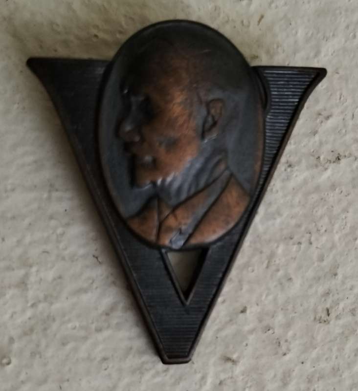 Small Jan Smuts victory pin
