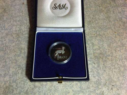 ***CRAZY R1 Auction Start****R1 1985 South African Coin(Capsulated) in SA Mint Box