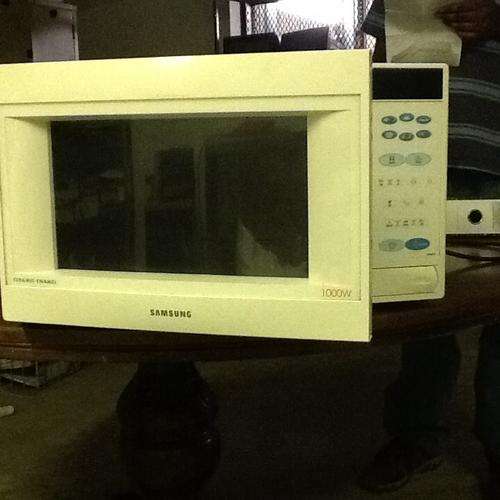HOT!!! HOT!!!HOT!!! SAMSUNG 1000w MICROWAVE OVEN